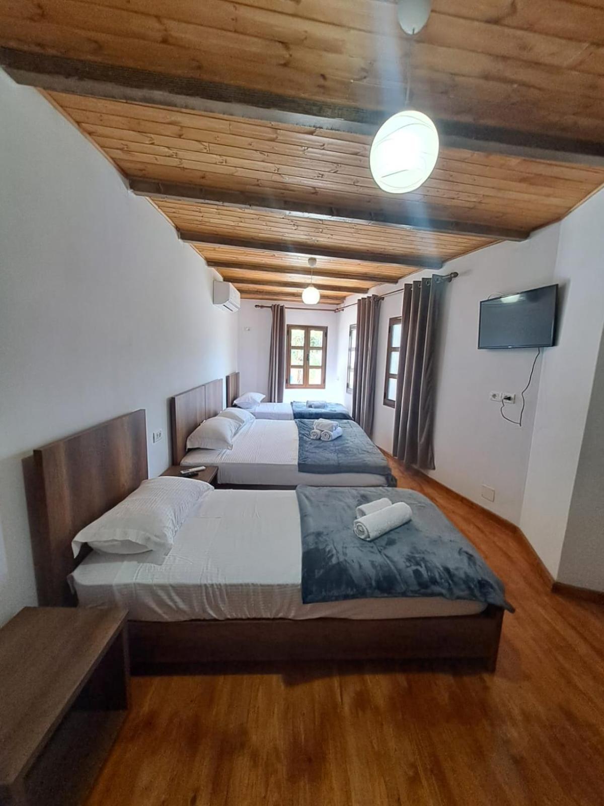 Hotel Demaj Берат Экстерьер фото