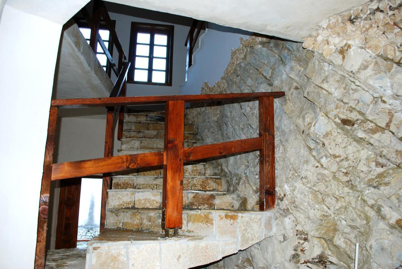 Hotel Demaj Берат Экстерьер фото