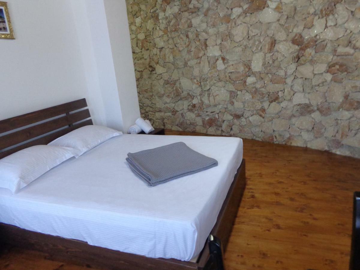 Hotel Demaj Берат Экстерьер фото